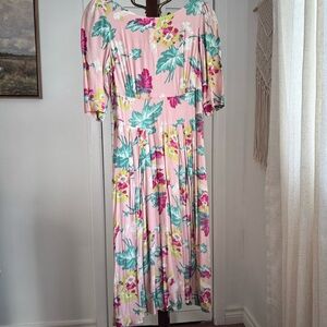 Emily and Fin Louisa Floral Dress Size Small
